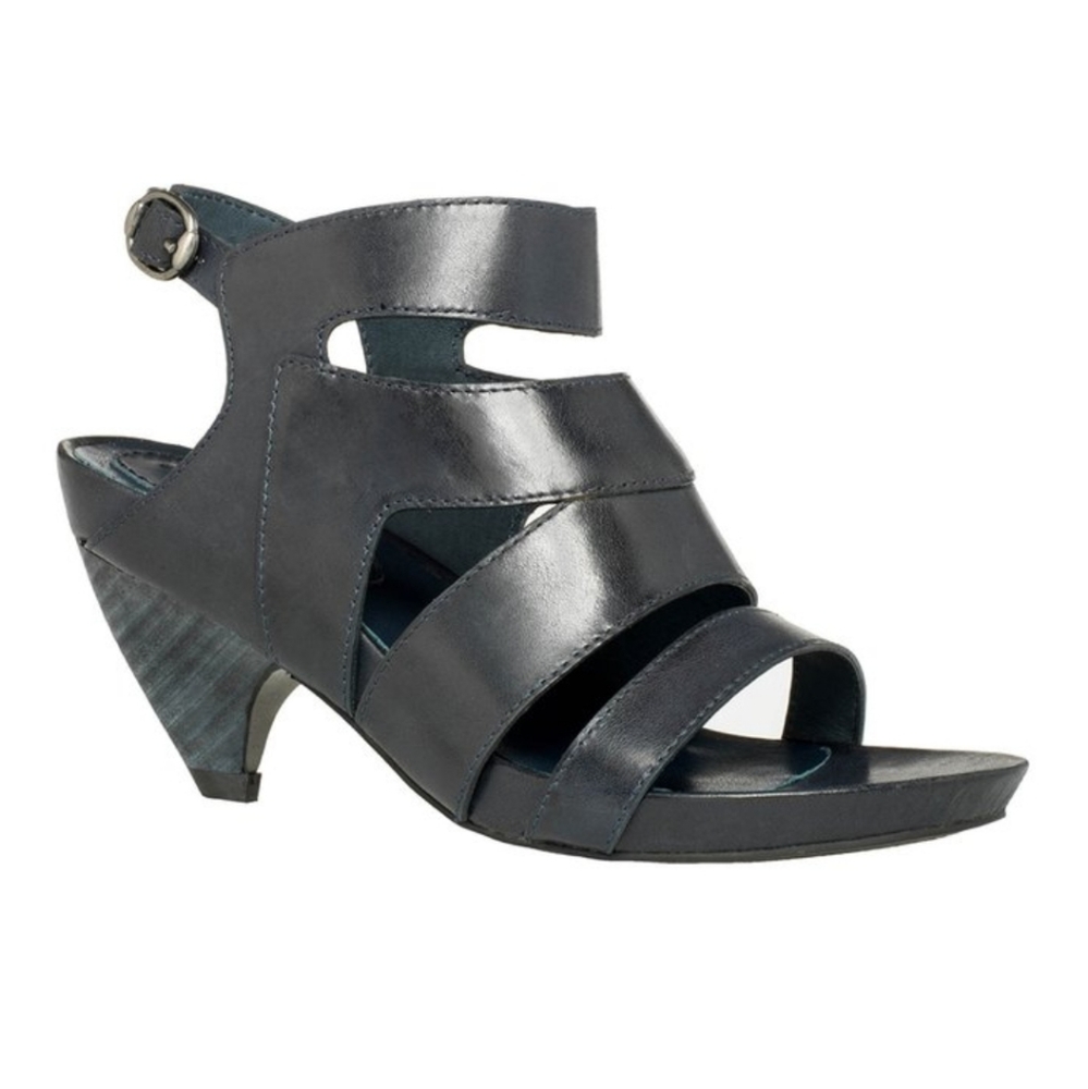 Max Studio navy Manila leather sandals